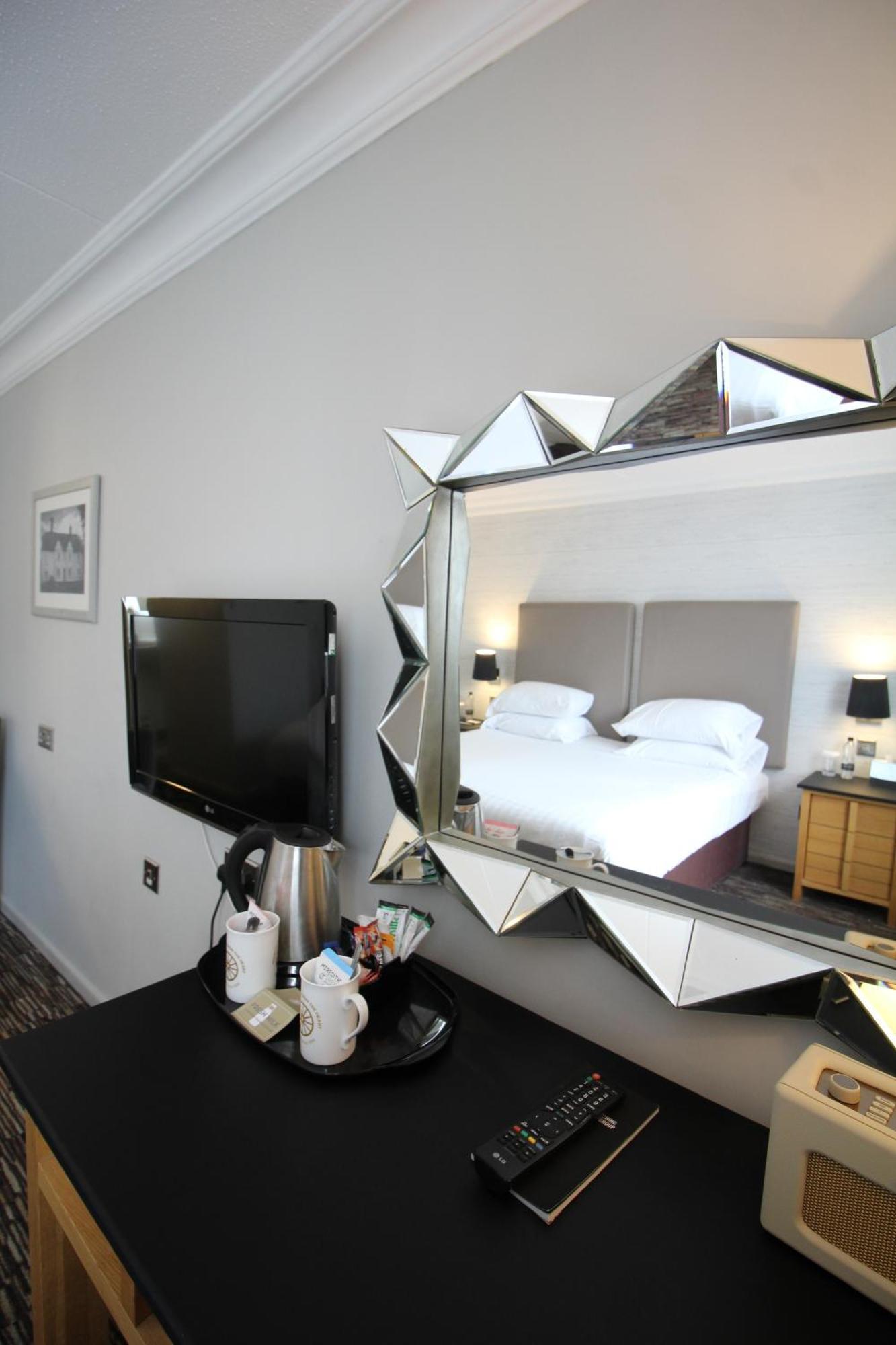 The Saracens Head Hotel Грейт-Данмоу Экстерьер фото