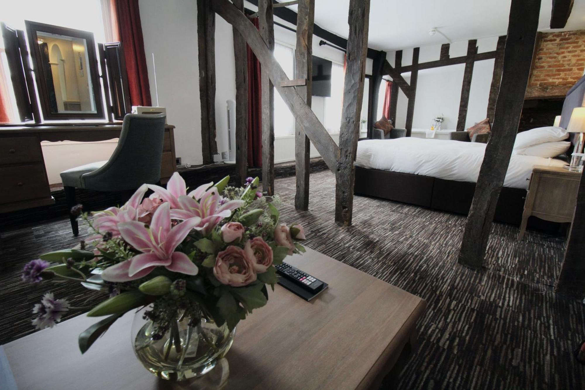 The Saracens Head Hotel Грейт-Данмоу Экстерьер фото