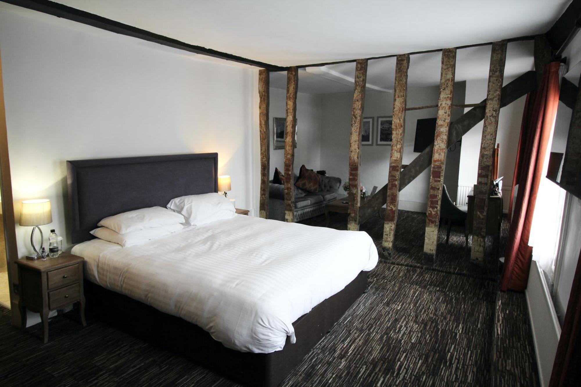 The Saracens Head Hotel Грейт-Данмоу Экстерьер фото