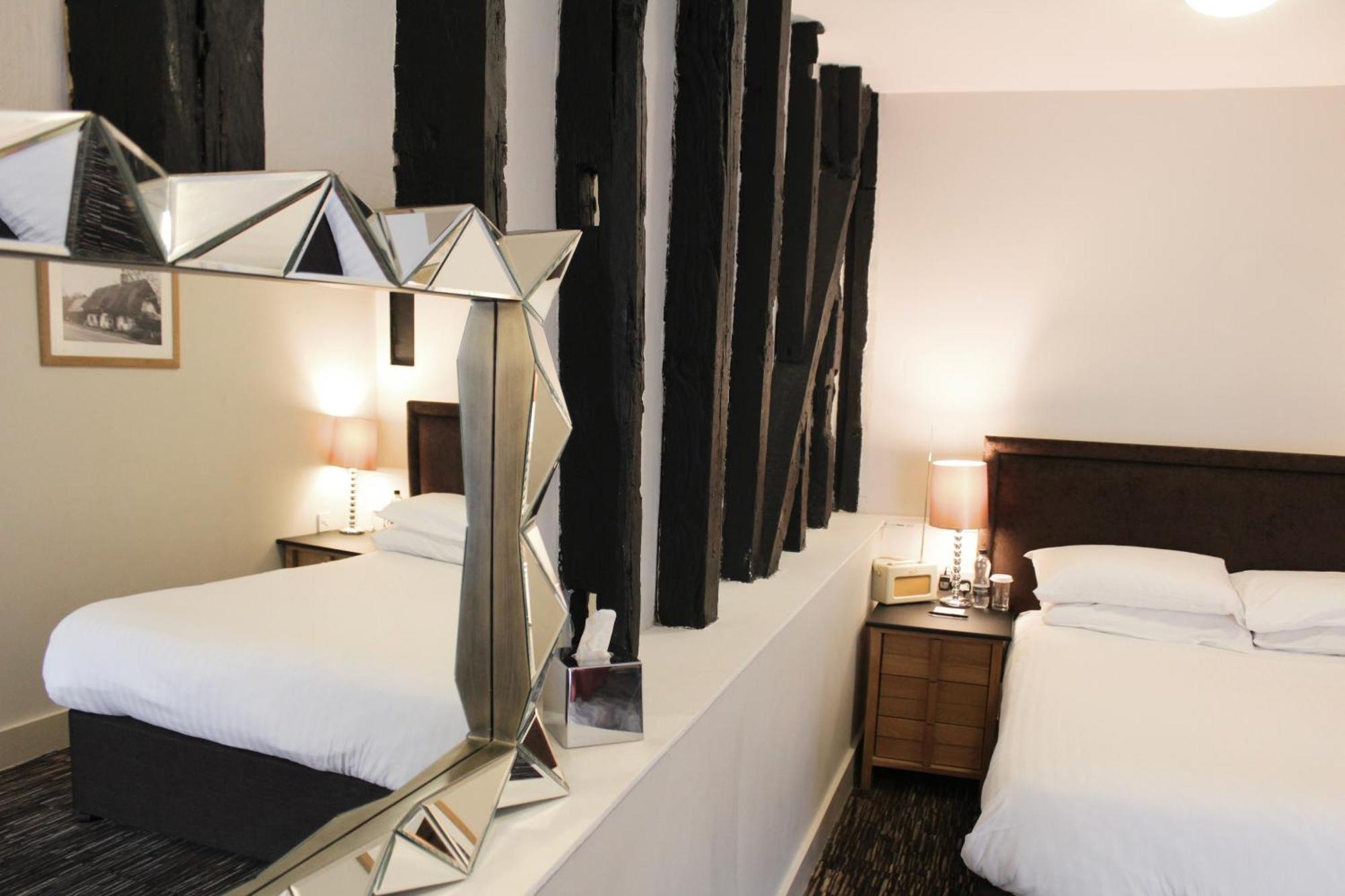 The Saracens Head Hotel Грейт-Данмоу Экстерьер фото