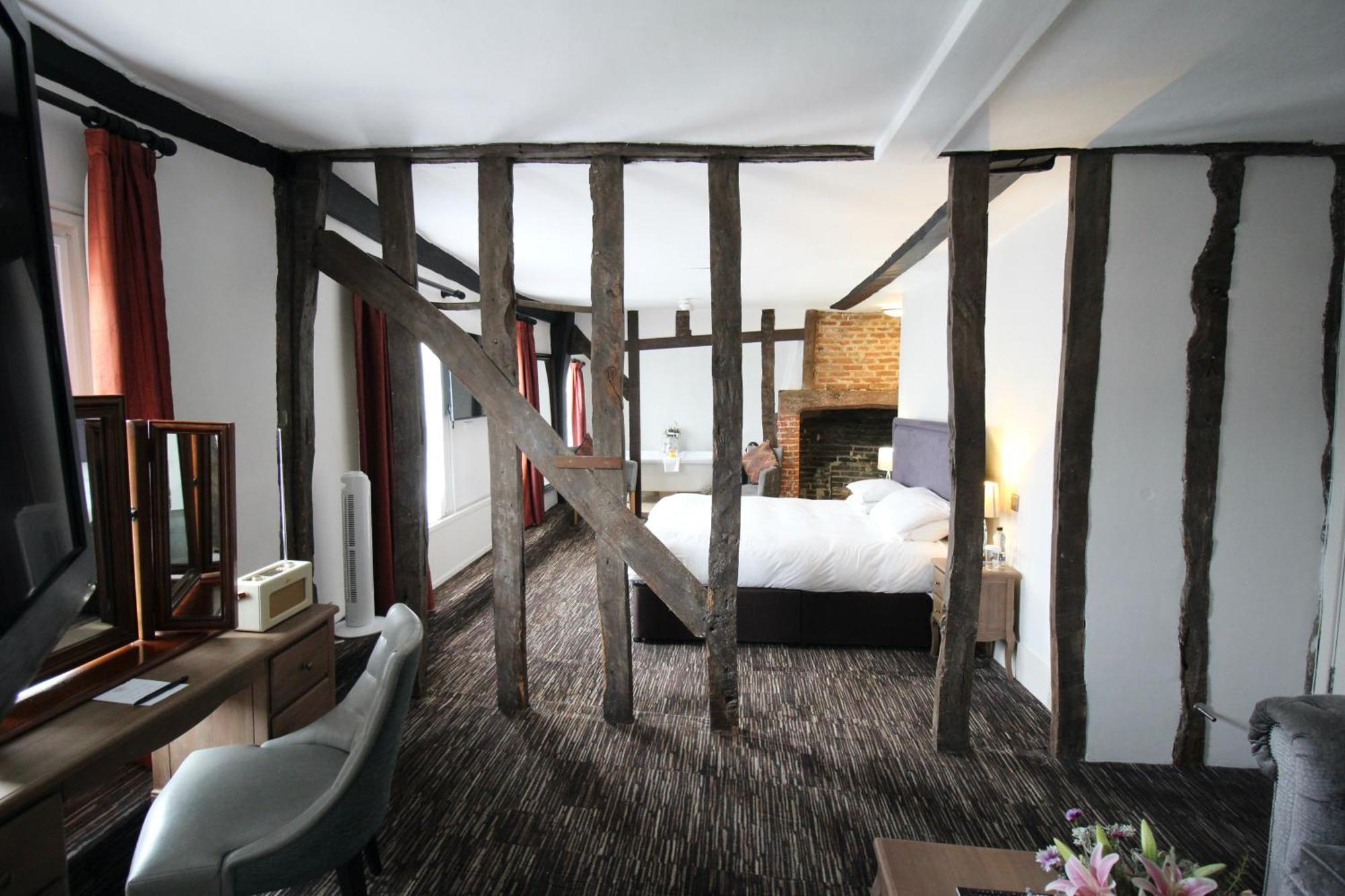 The Saracens Head Hotel Грейт-Данмоу Экстерьер фото