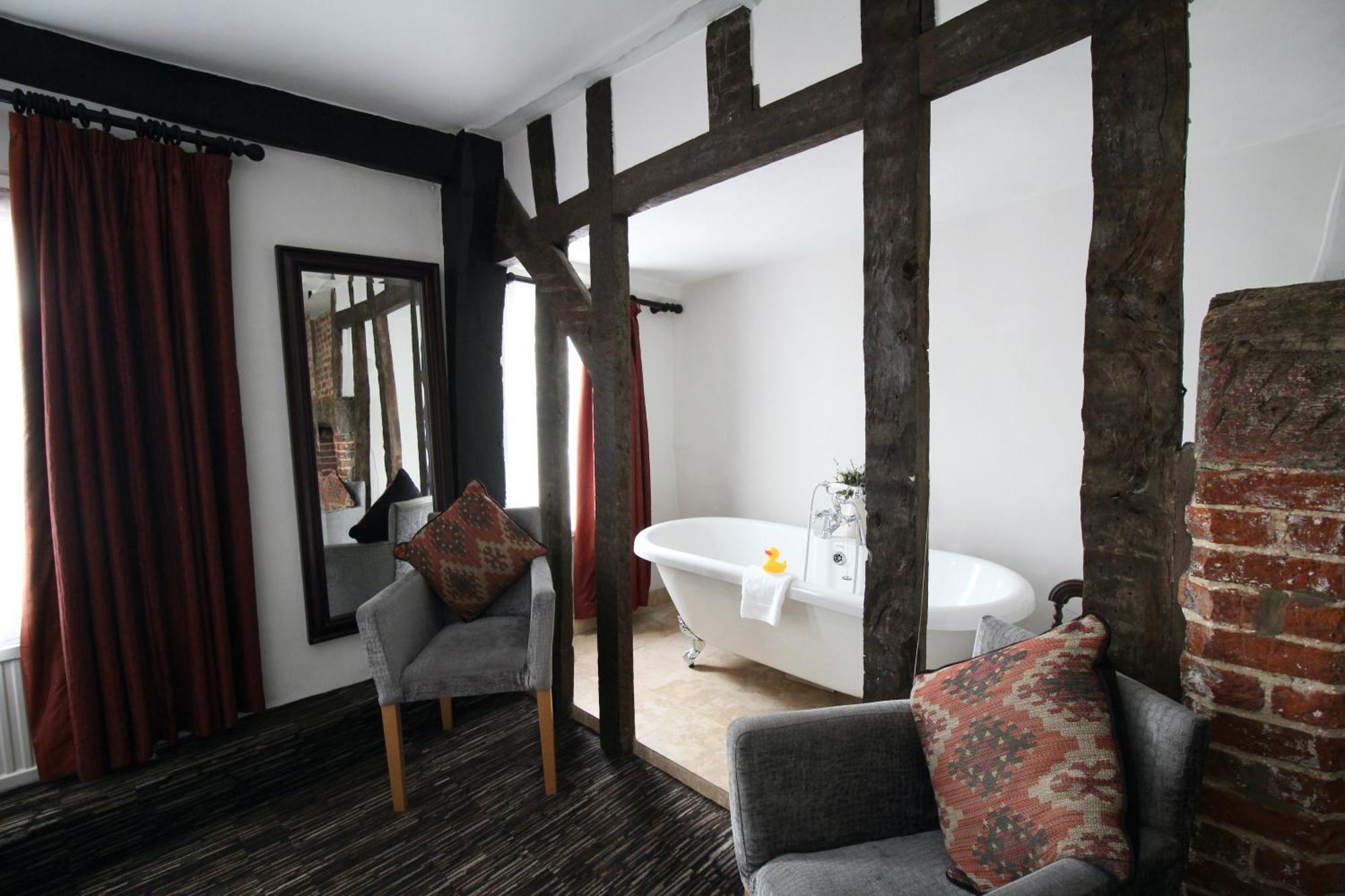 The Saracens Head Hotel Грейт-Данмоу Экстерьер фото