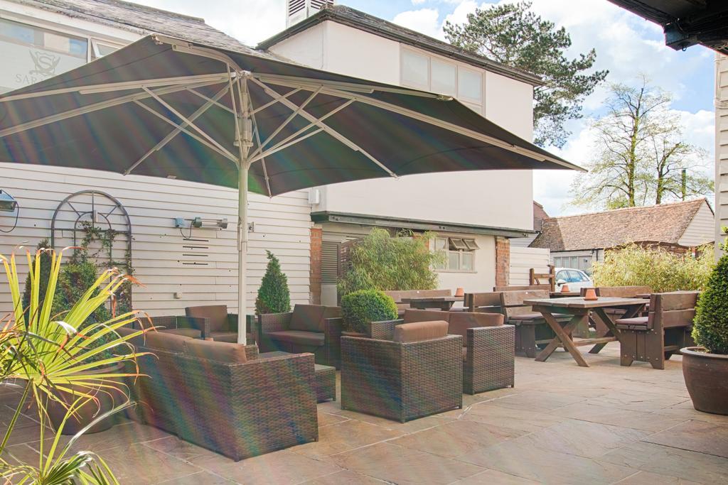 The Saracens Head Hotel Грейт-Данмоу Экстерьер фото