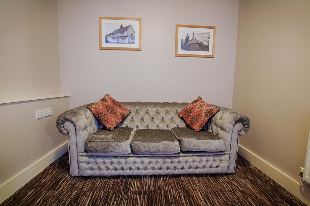 The Saracens Head Hotel Грейт-Данмоу Экстерьер фото