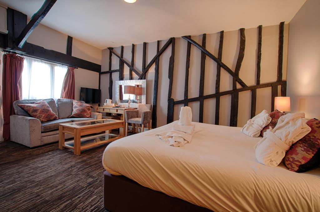 The Saracens Head Hotel Грейт-Данмоу Экстерьер фото