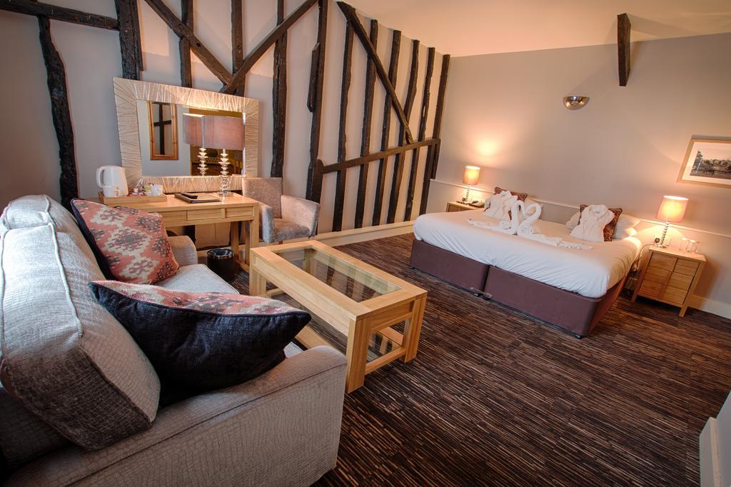 The Saracens Head Hotel Грейт-Данмоу Экстерьер фото