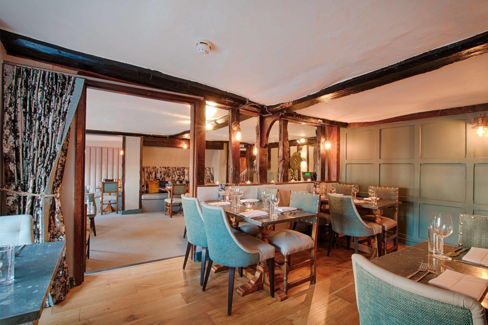 The Saracens Head Hotel Грейт-Данмоу Экстерьер фото