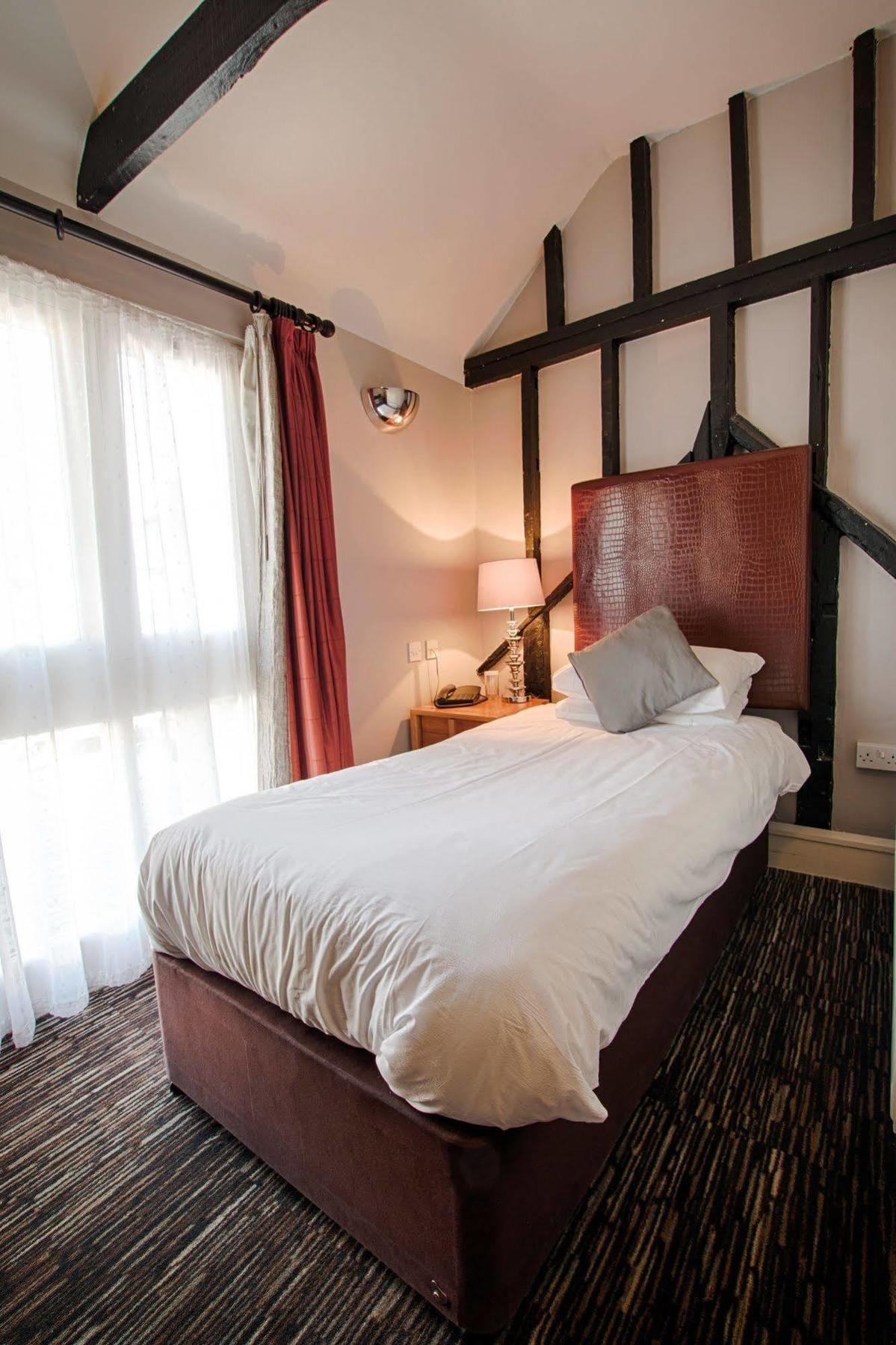 The Saracens Head Hotel Грейт-Данмоу Экстерьер фото